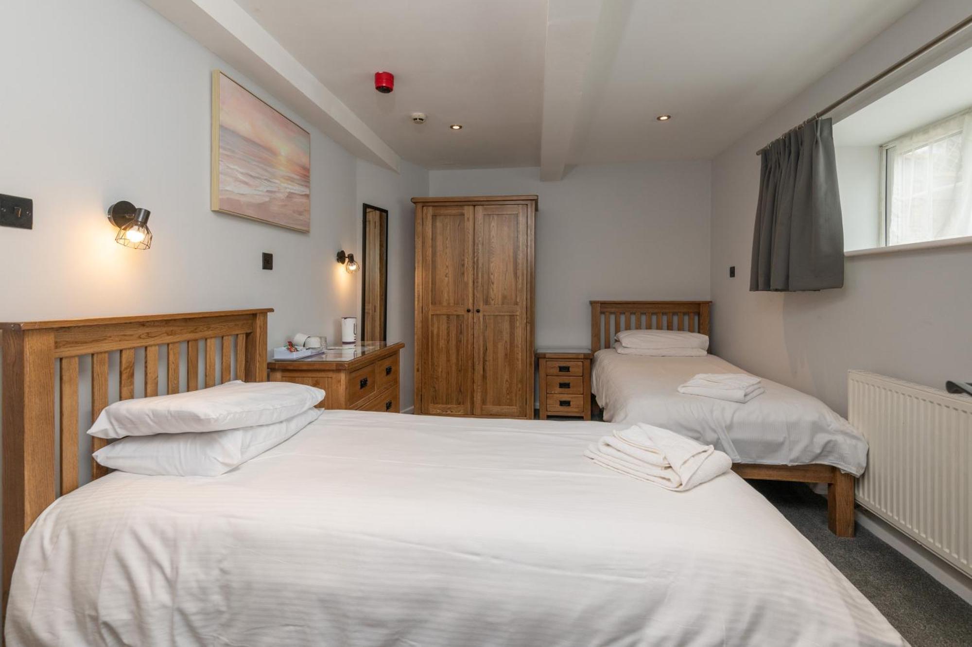 Ascot Grange Hotel - Voujon Resturant Leeds  Dış mekan fotoğraf