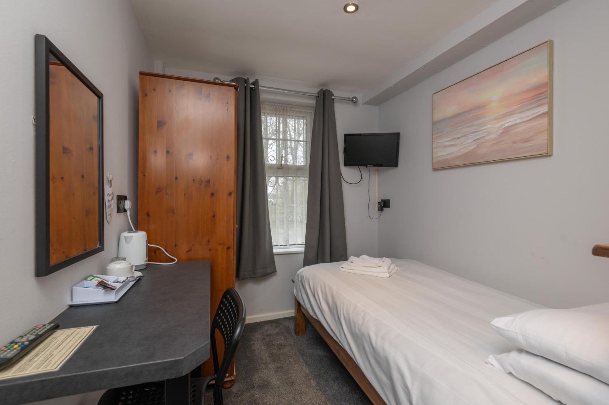 Ascot Grange Hotel - Voujon Resturant Leeds  Dış mekan fotoğraf