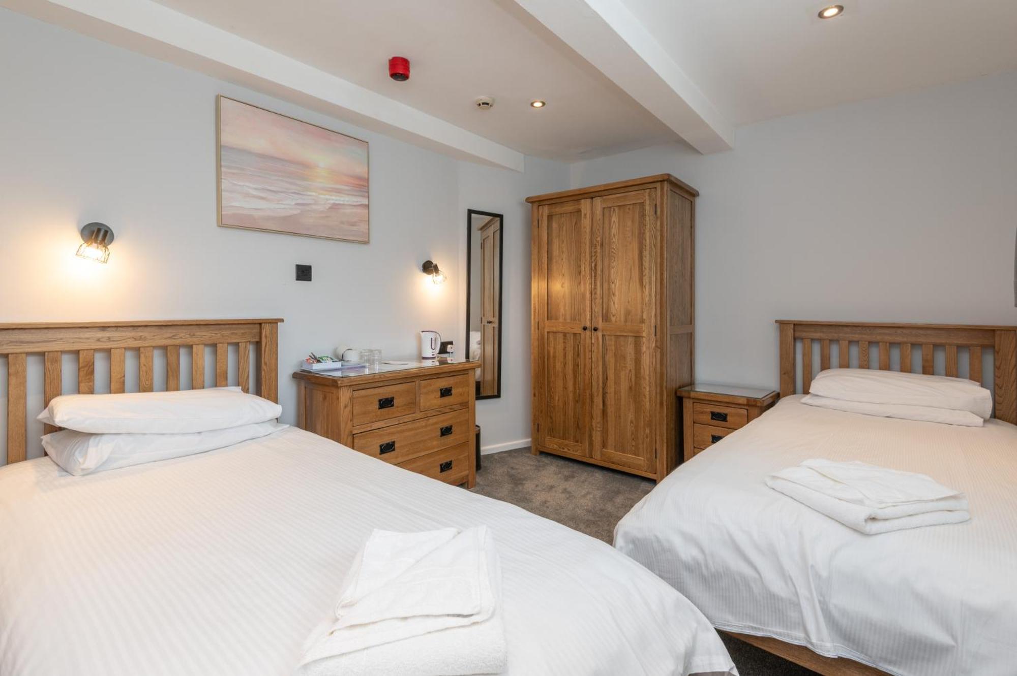 Ascot Grange Hotel - Voujon Resturant Leeds  Dış mekan fotoğraf