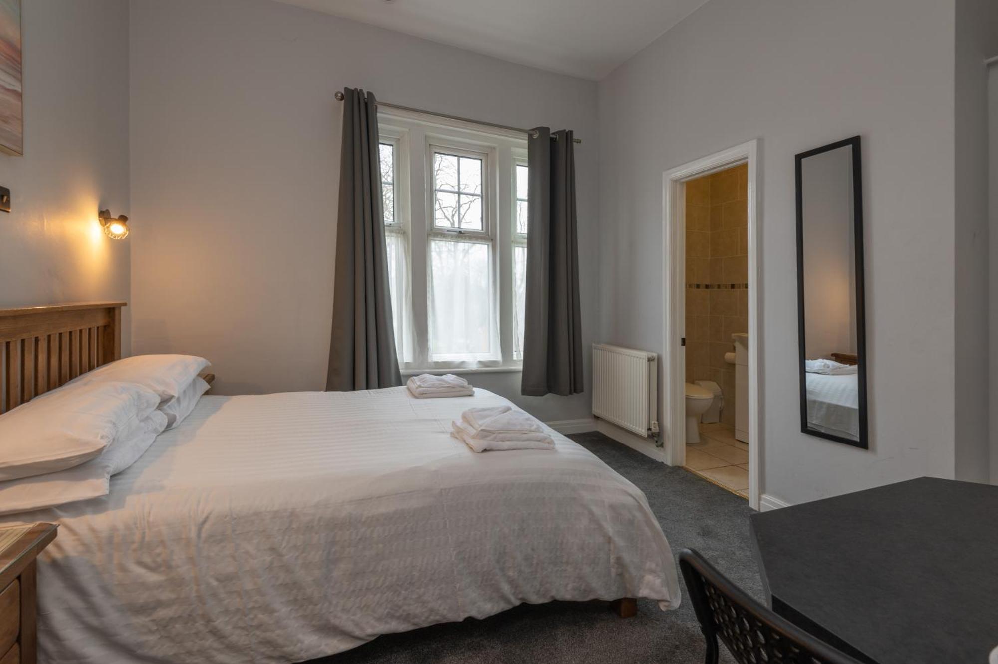 Ascot Grange Hotel - Voujon Resturant Leeds  Dış mekan fotoğraf