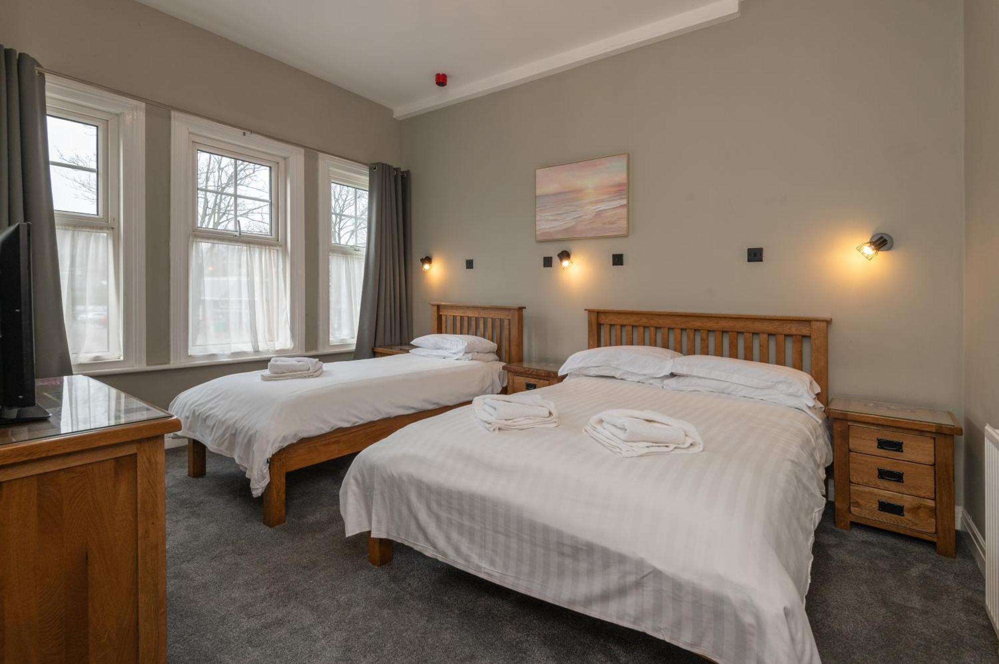 Ascot Grange Hotel - Voujon Resturant Leeds  Dış mekan fotoğraf